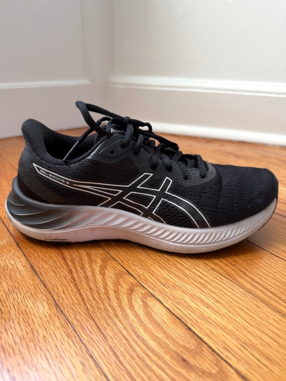 Asics Gel Excite 8 Black Running Shoes Women’s Size 6.5